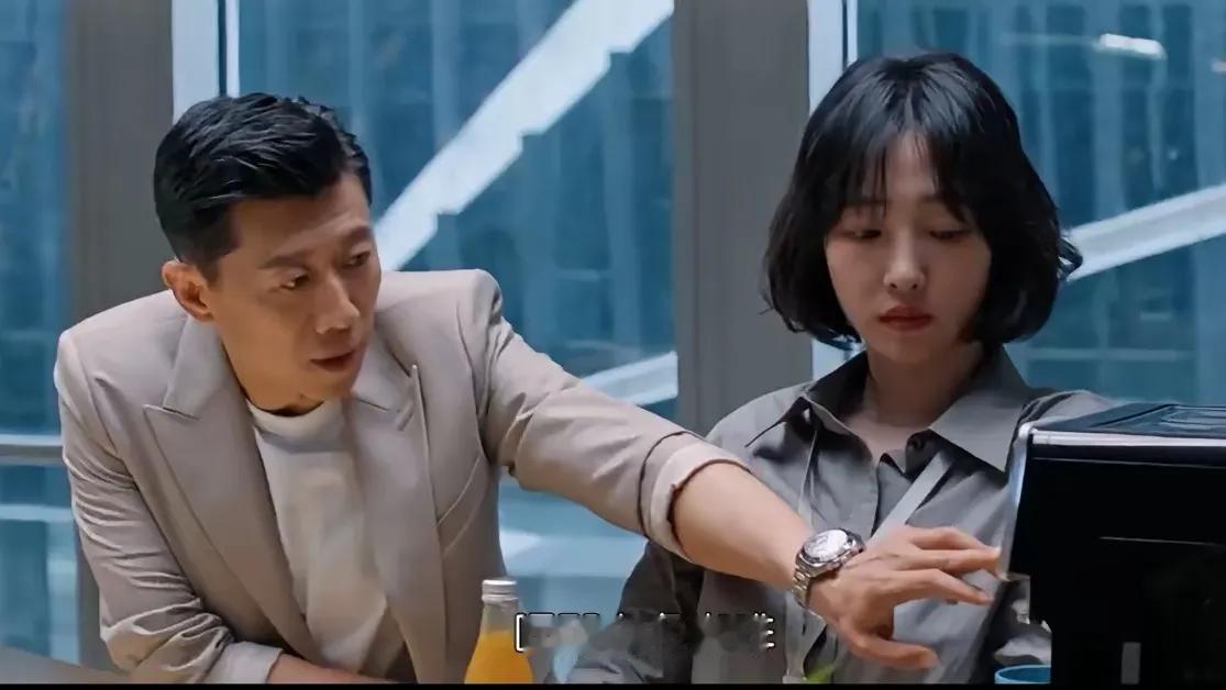 #《好团圆》剧中的白百何，几乎在演绎自己的真实故事：
2002年，白百何跟大学同