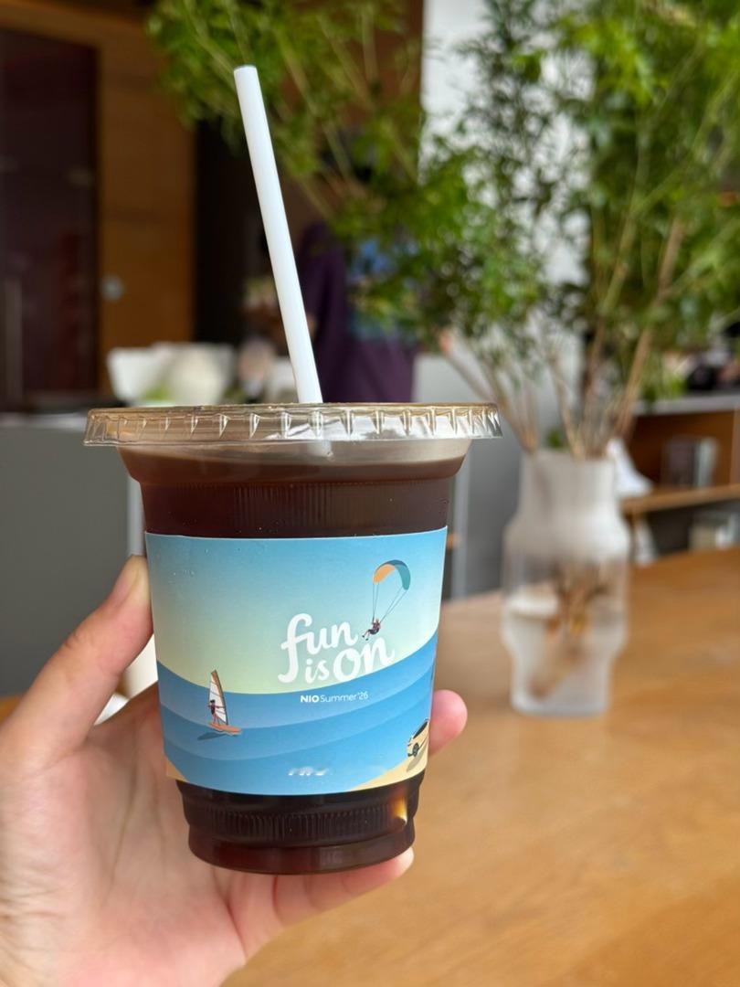 牛屋最近的咖啡杯托真好看诶～蔚来牛屋