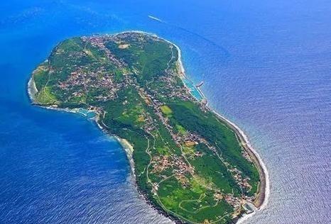 实际上，中国解决美国军售台湾武器的方法很简单：那就是台湾付款，美国发货，大陆收货