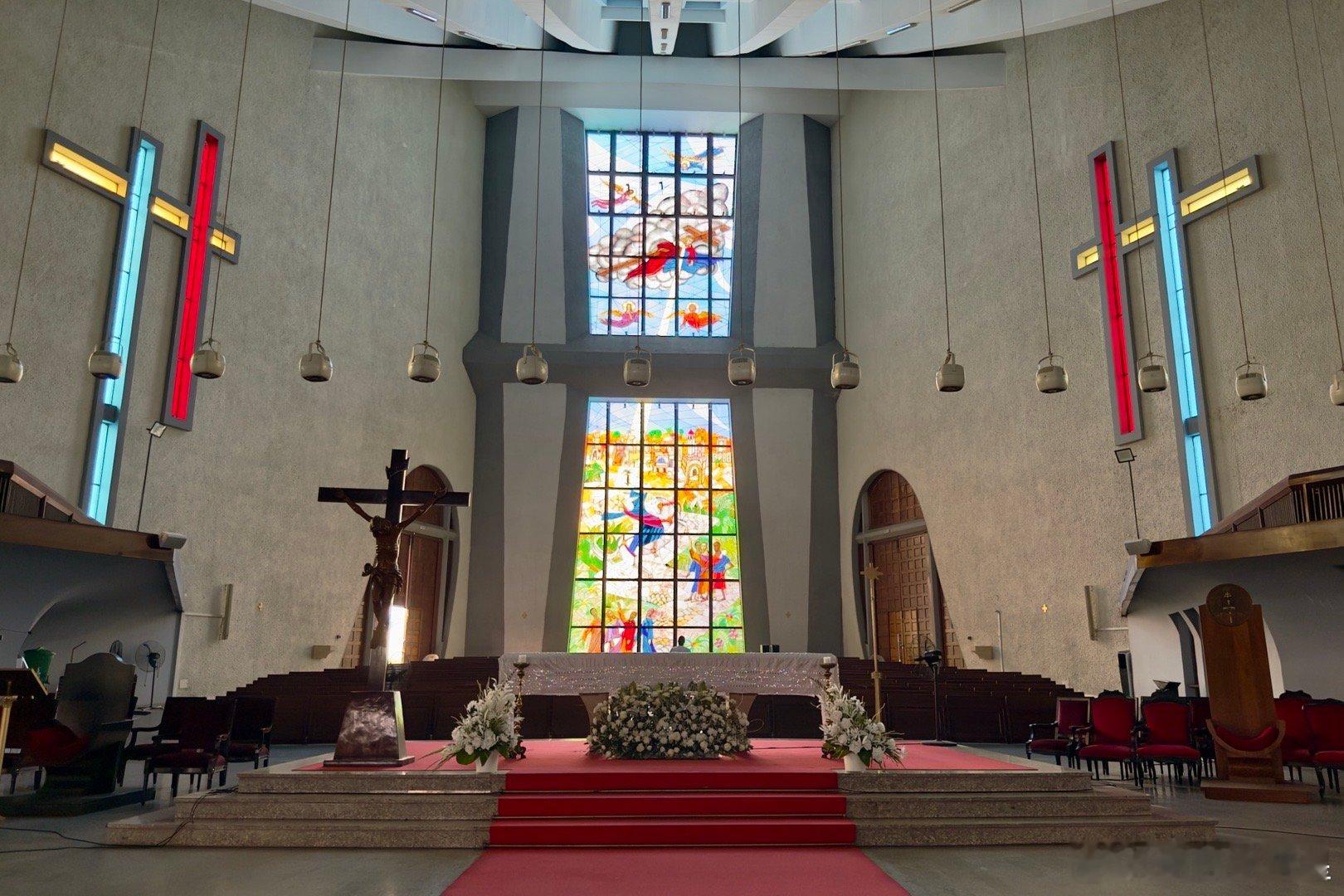 科特迪瓦实际的首都，阿比让。谢田的环球足迹