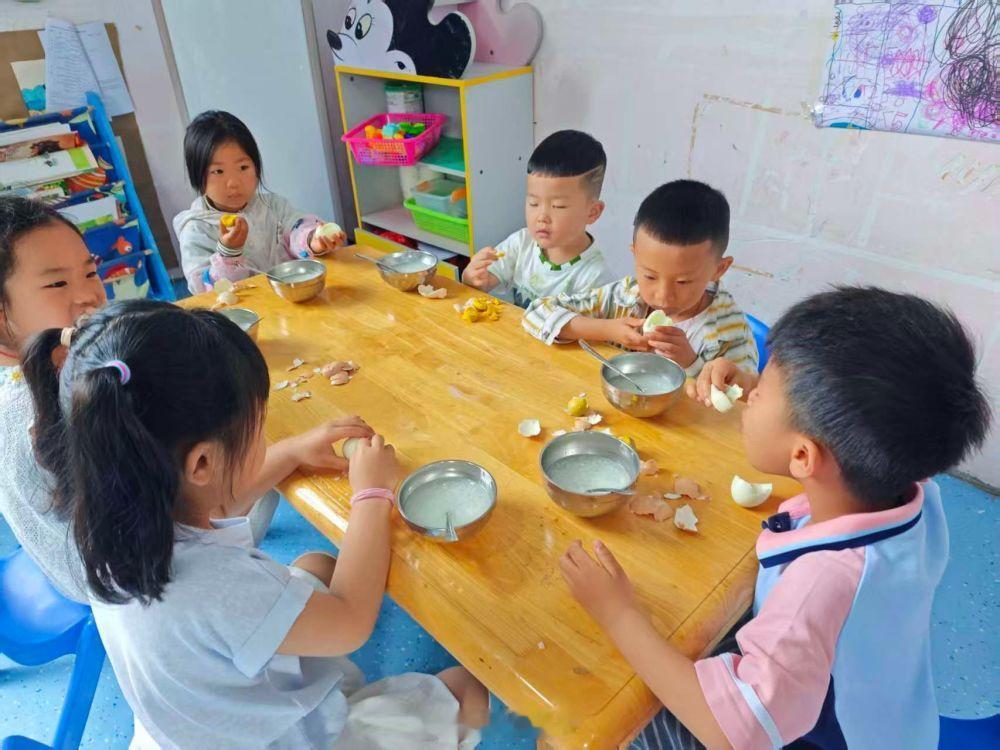 当你送出的鸡蛋被少数民族小朋友吃上
