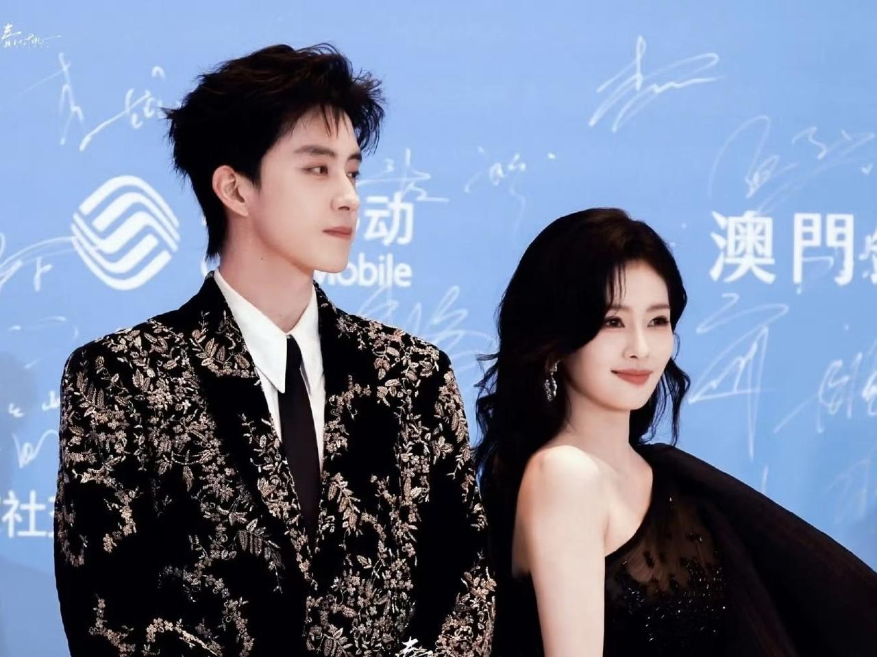 爱奇艺“年度销冠”：
《白月梵星》：主演白鹿、敖瑞鹏
《书卷一梦》：主演刘宇宁、