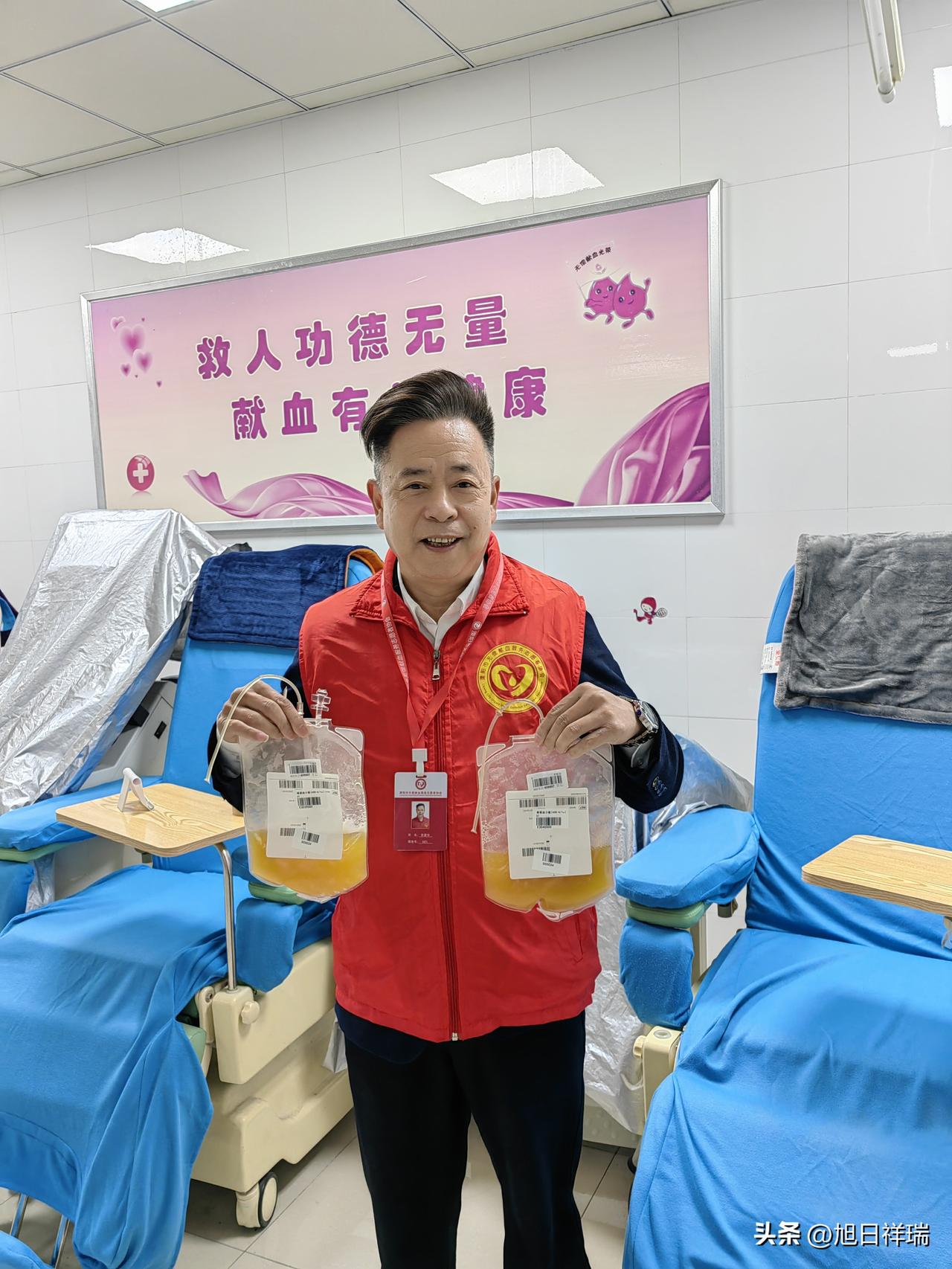 江苏一老板60岁前最后5天第158次献血，全家11人跟着他一起献，158本献血证