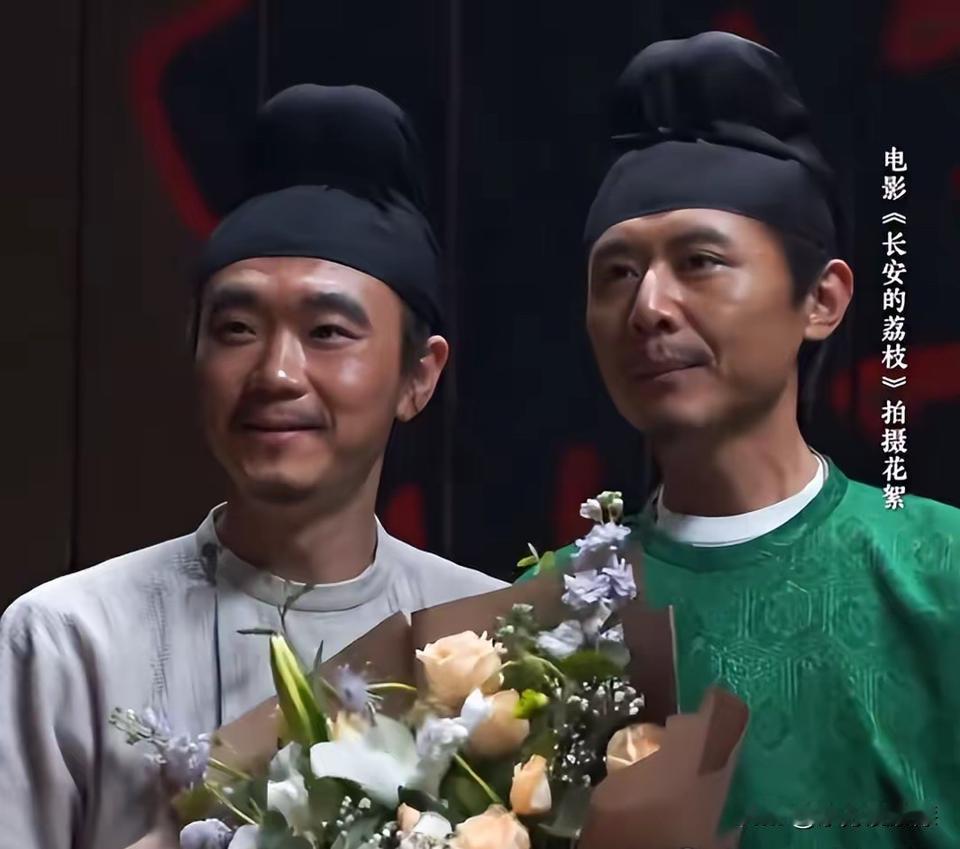 大鹏，大冰两个惺惺相惜的“旧友”！
大鹏这几年的发展真的像坐火箭一样，一飞冲天，