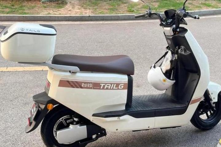 买电动车别盲目跟风！这3个实用选择技巧，普通人闭眼不踩坑
 
现在电动车款式越来