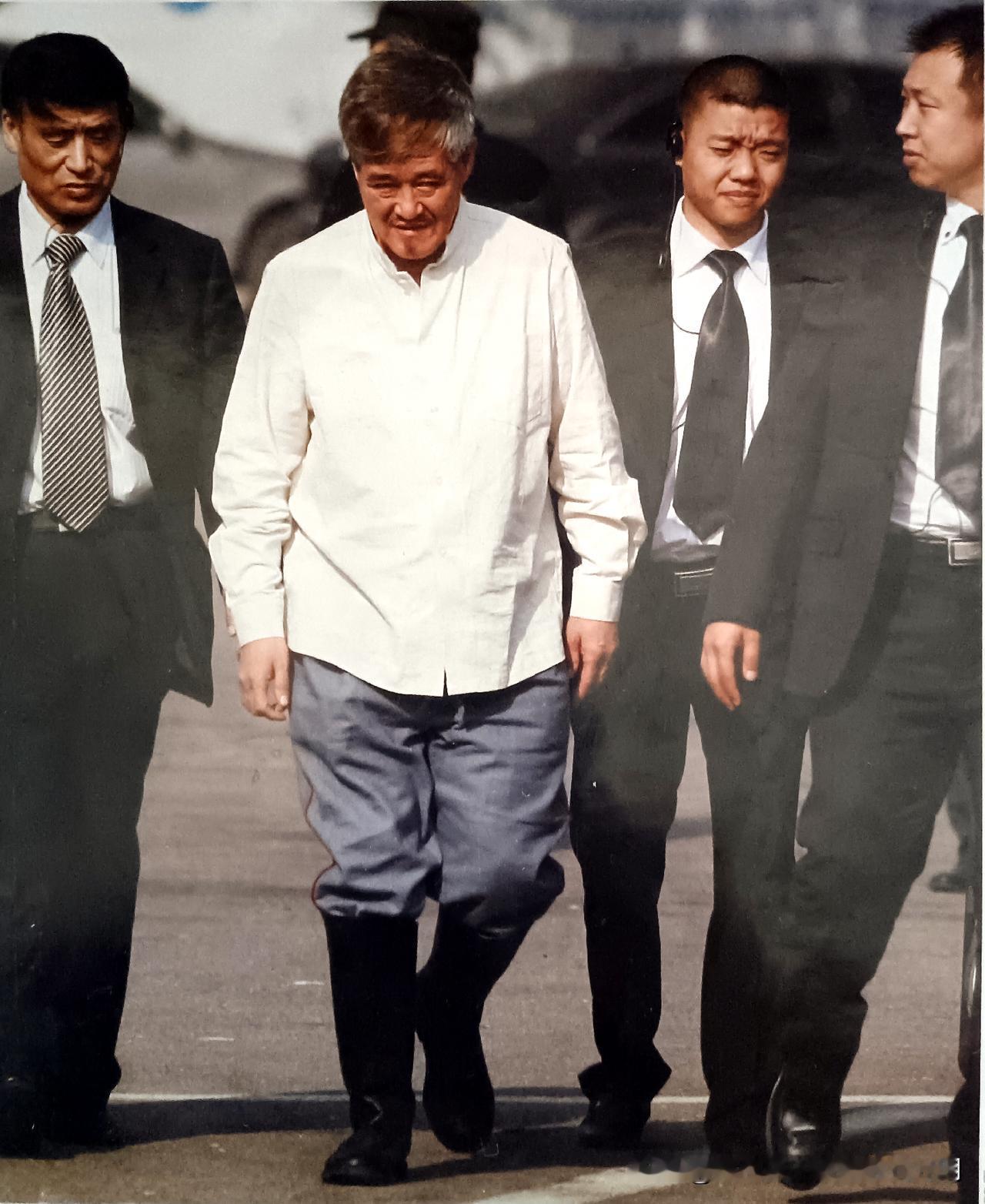 2010年拍《建党伟业》，赵本山全程零台词主动参演！


2010年初，为庆祝建