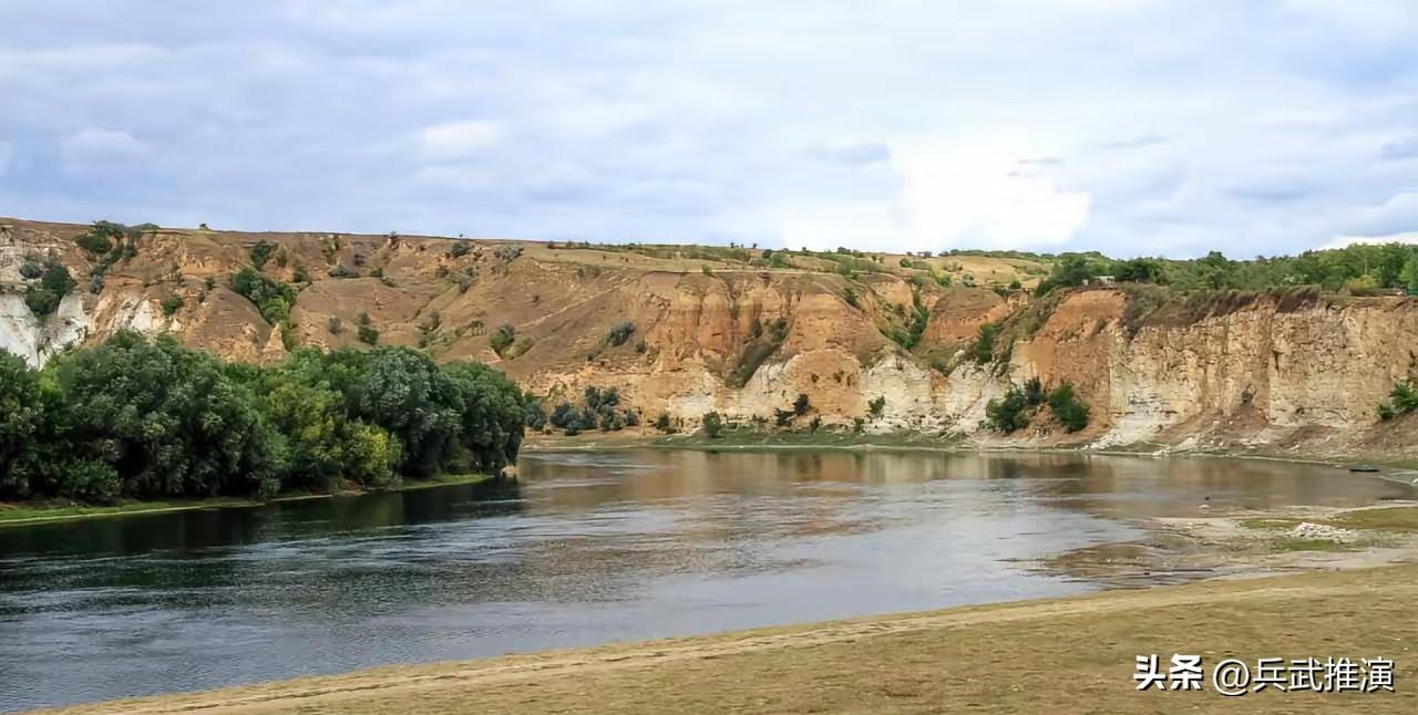 乌克兰境内泄漏的石油持续污染德涅斯特河，摩尔多瓦北部居民已无法使用河水用于生活。