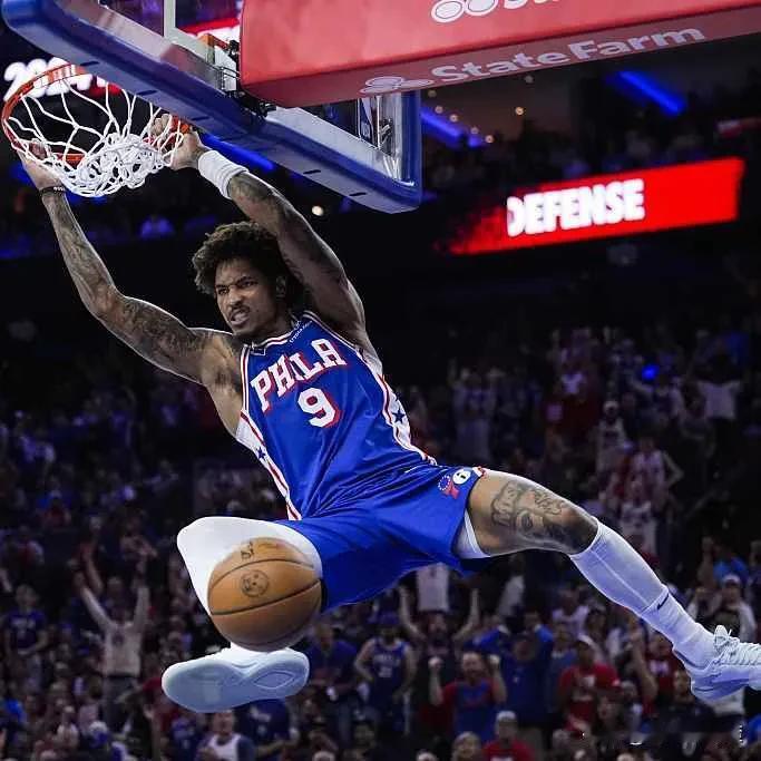 他叫乌布雷！
他的防守可能没有那么好，因为在NBA赛场上，他更偏向于是一名进攻型