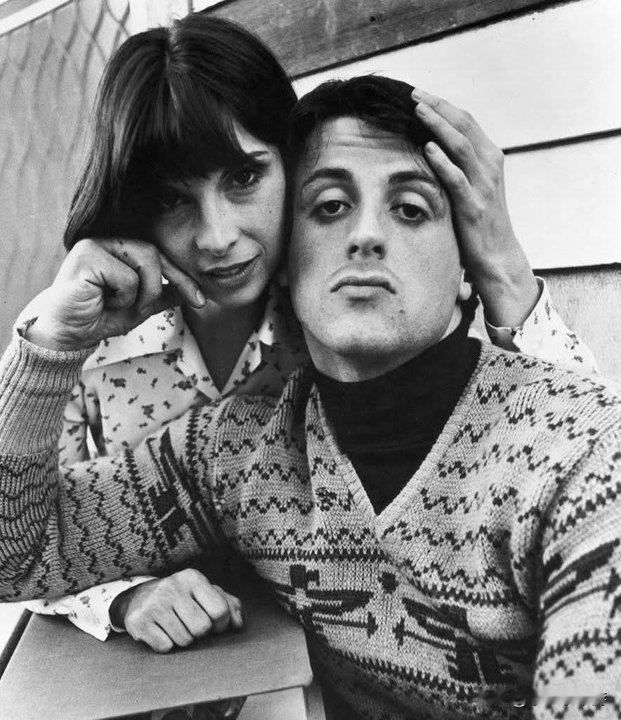 由塔莉娅·希雷和西尔维斯特·史泰龙主演的《洛奇》（1976年）于1976年11月