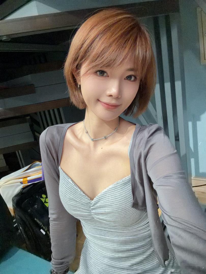 昨天暴走三万步今早八点来打球🏸我的日常plog羽毛球来电少女 北京·清华大学