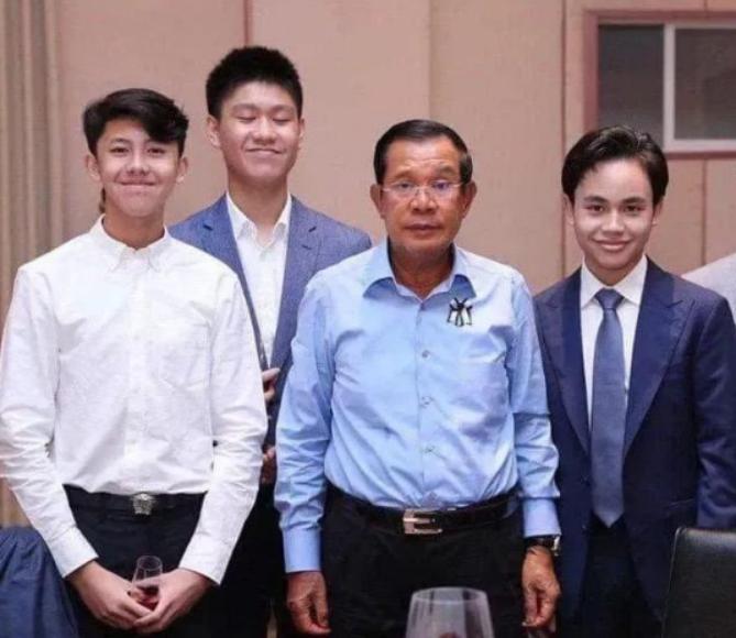 洪森瞬间气炸了，指着48岁的儿子就开始骂。让你去美国待了10年，人脉呢？关系呢？