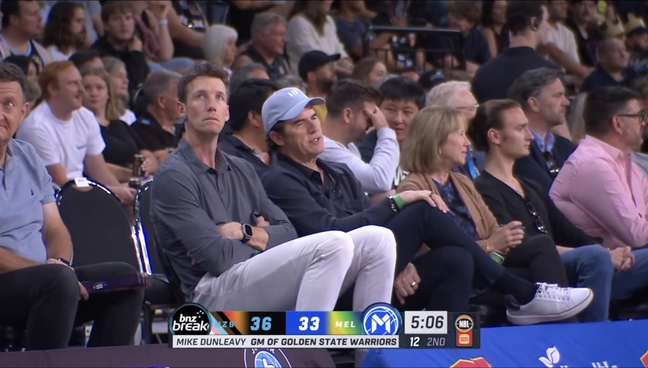 邓利维远赴新西兰考察26年潜在首轮秀的NBL比赛金州勇士字母哥金州勇士记者Olg