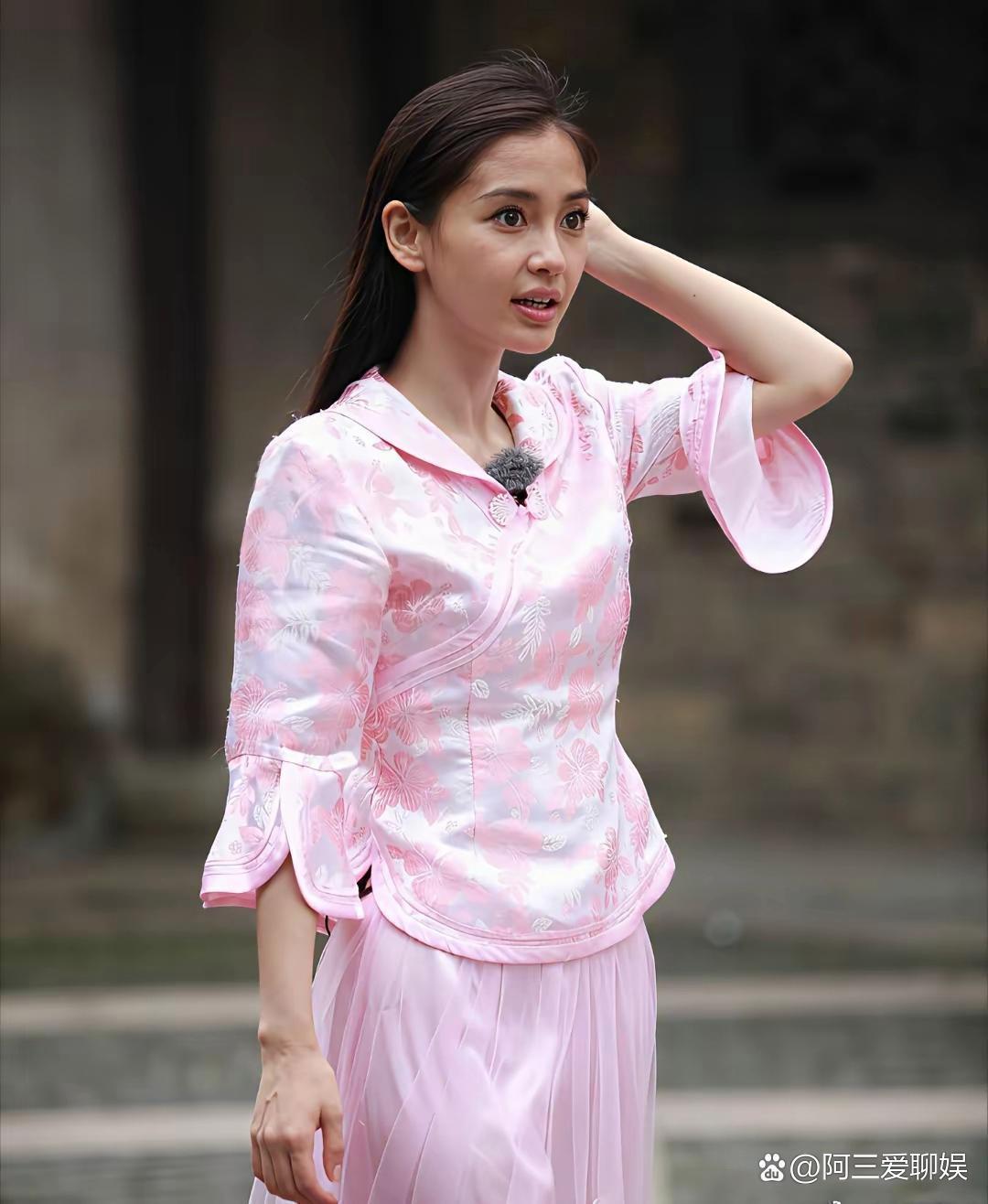 angelbaby素颜不算白，但五官太漂亮了，很真实 ​​​