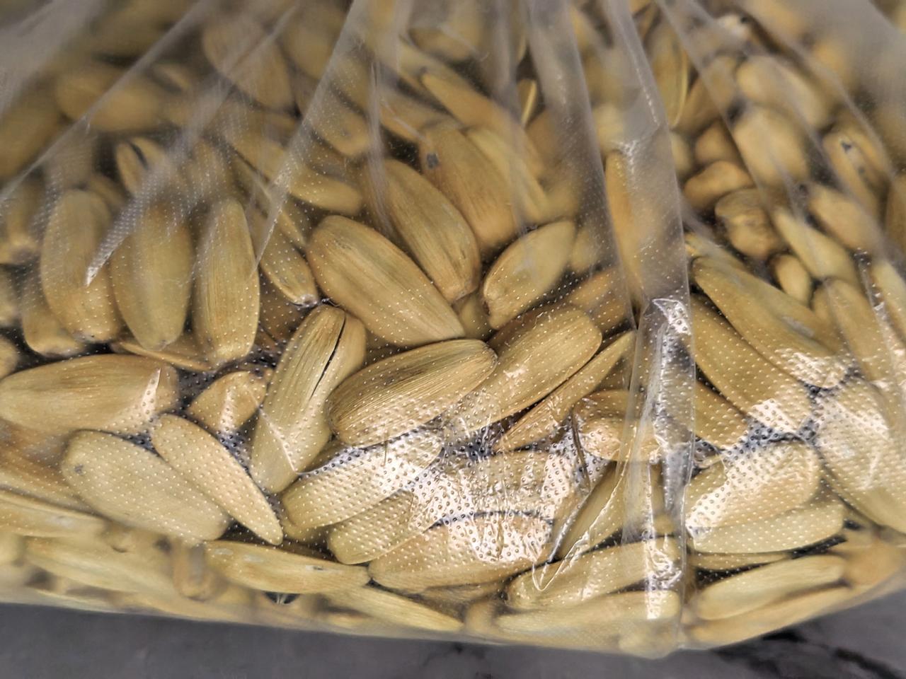 还没到腊月半 ，吃的喝的已经开始涨价了！
猪肉、排骨每斤上涨2元，青菜涨幅不一 