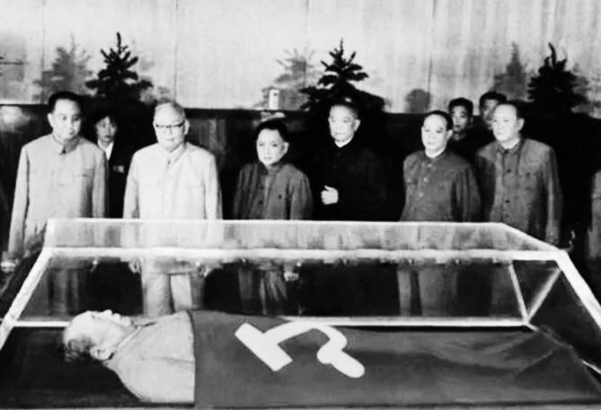 毛主席去世仅4小时，华国锋迅速下达了一项命令，47年后我们仍在感恩。

1976