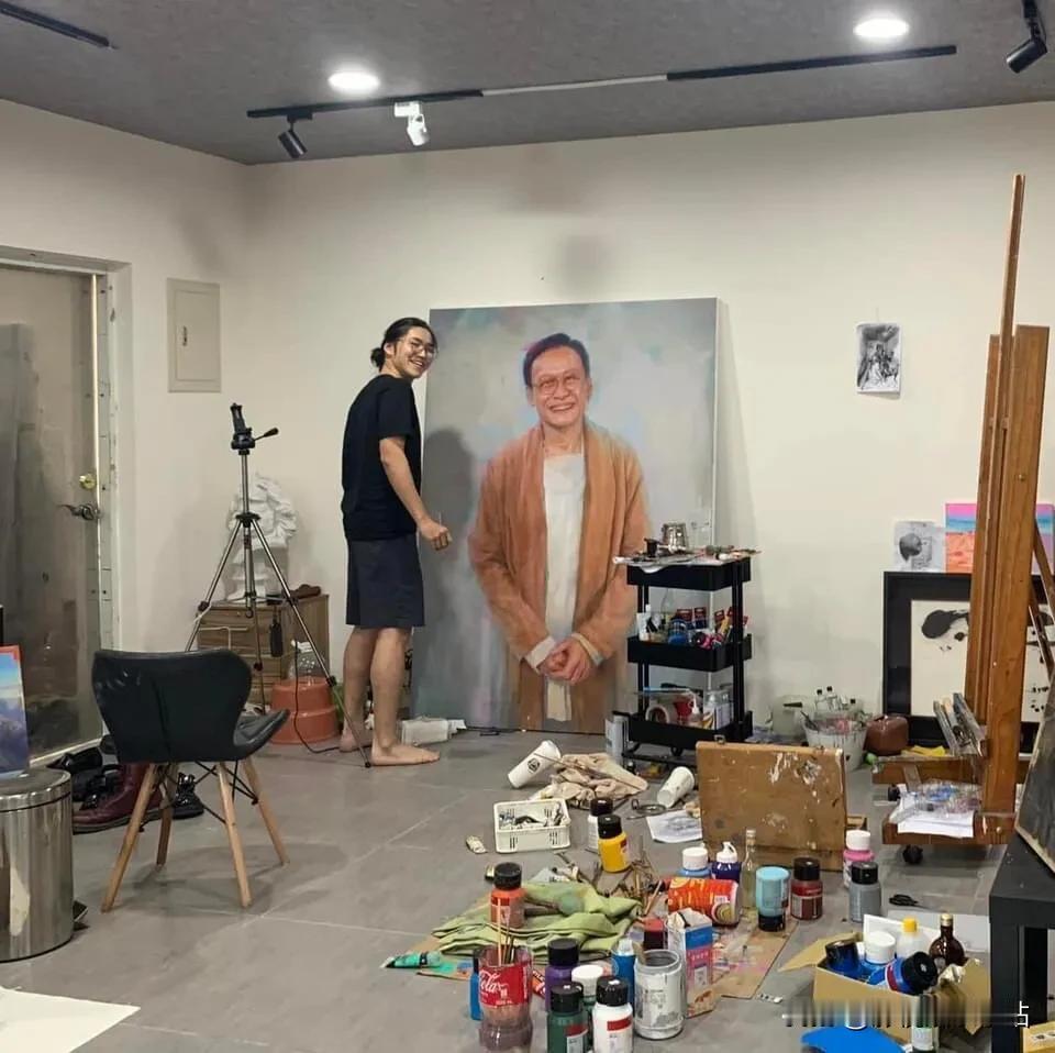 《周处除三害》里，尊者这幅画像，是专门找台湾知名画家石梓廷创作的。你看着觉得瘆人