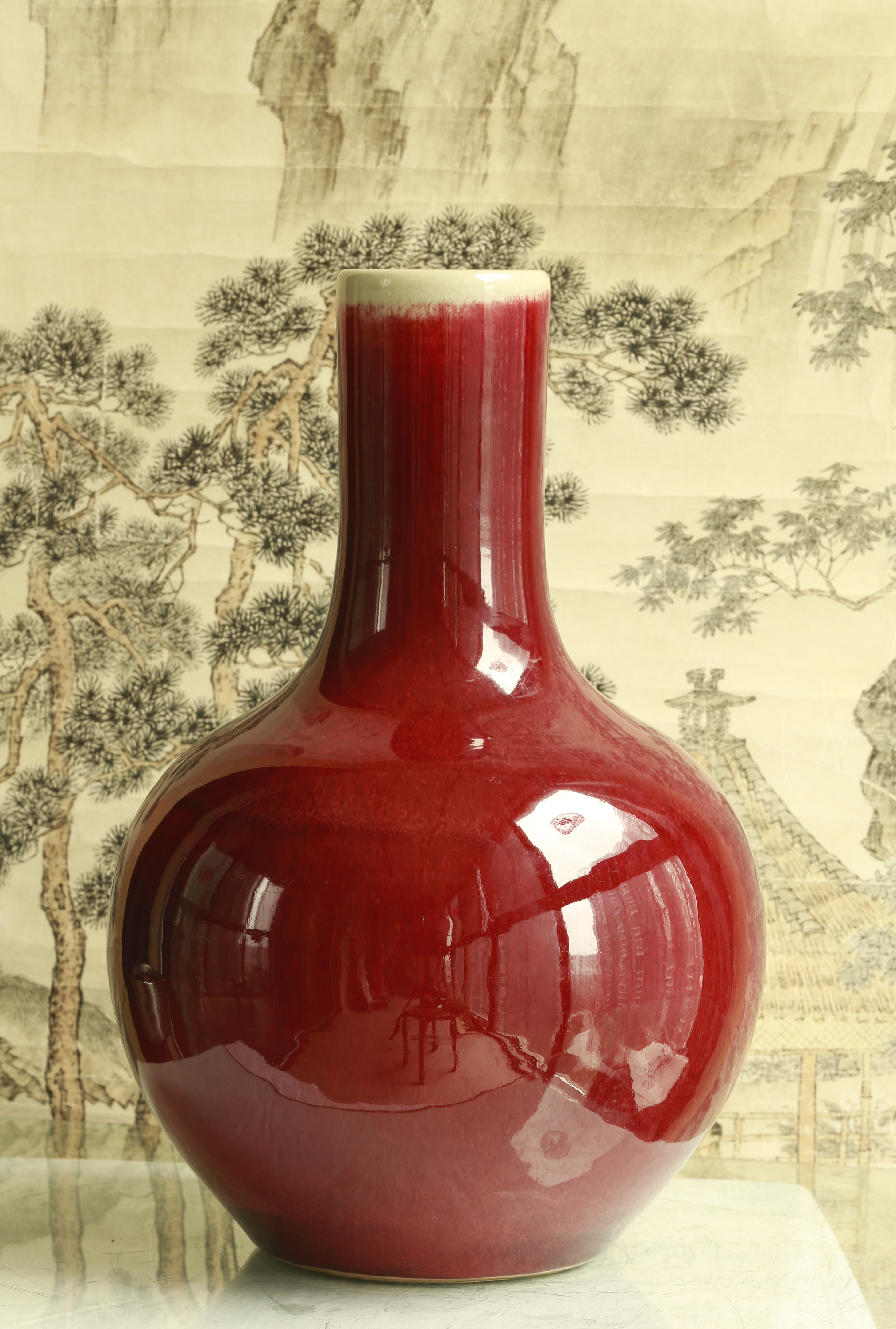 清雍正郎红釉天球瓶一件尺寸:高34厘米，腹径22.8厘米，底径12. 5厘米，口