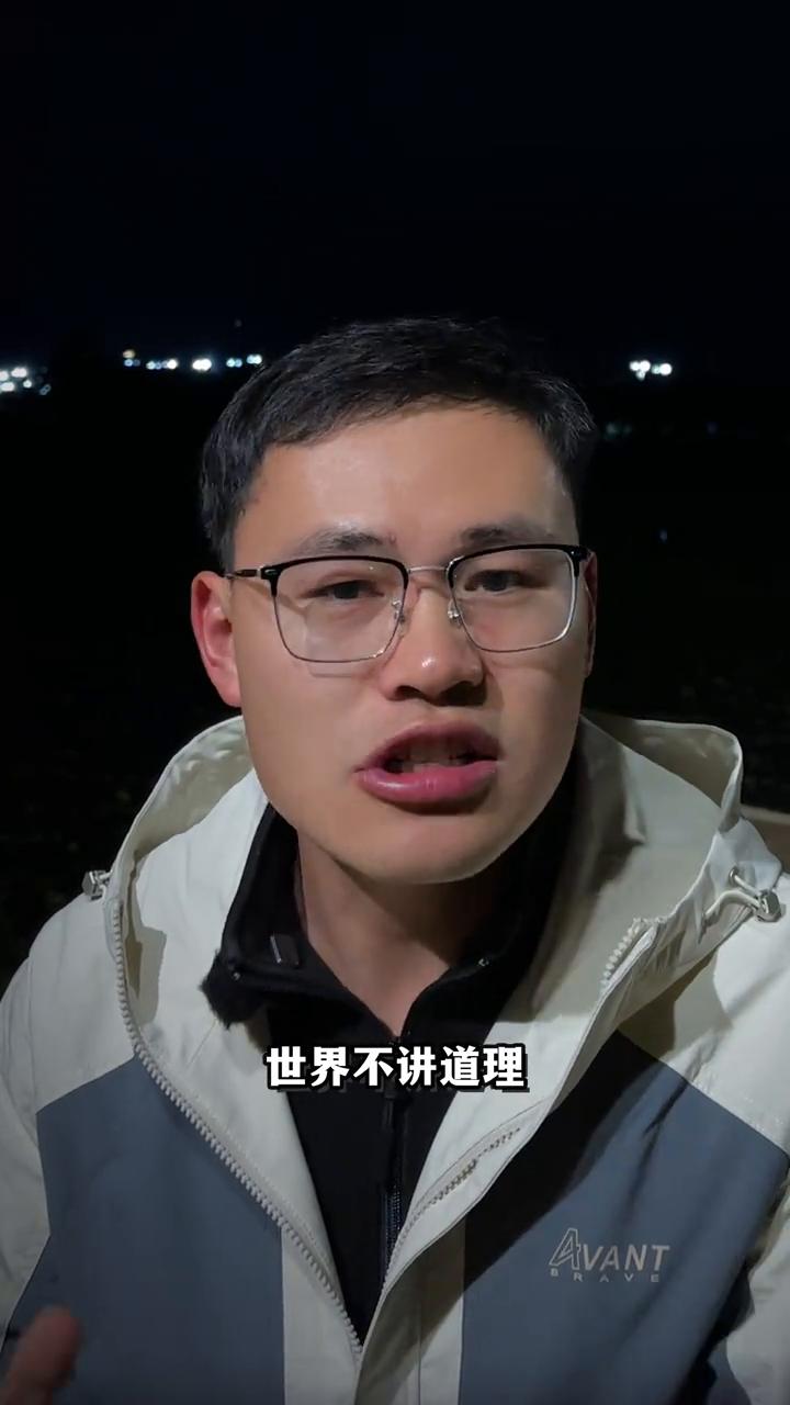 读书不是一个人的事。
我发现很多人理解错了一个问题，他们认为读书是一个人的事情，