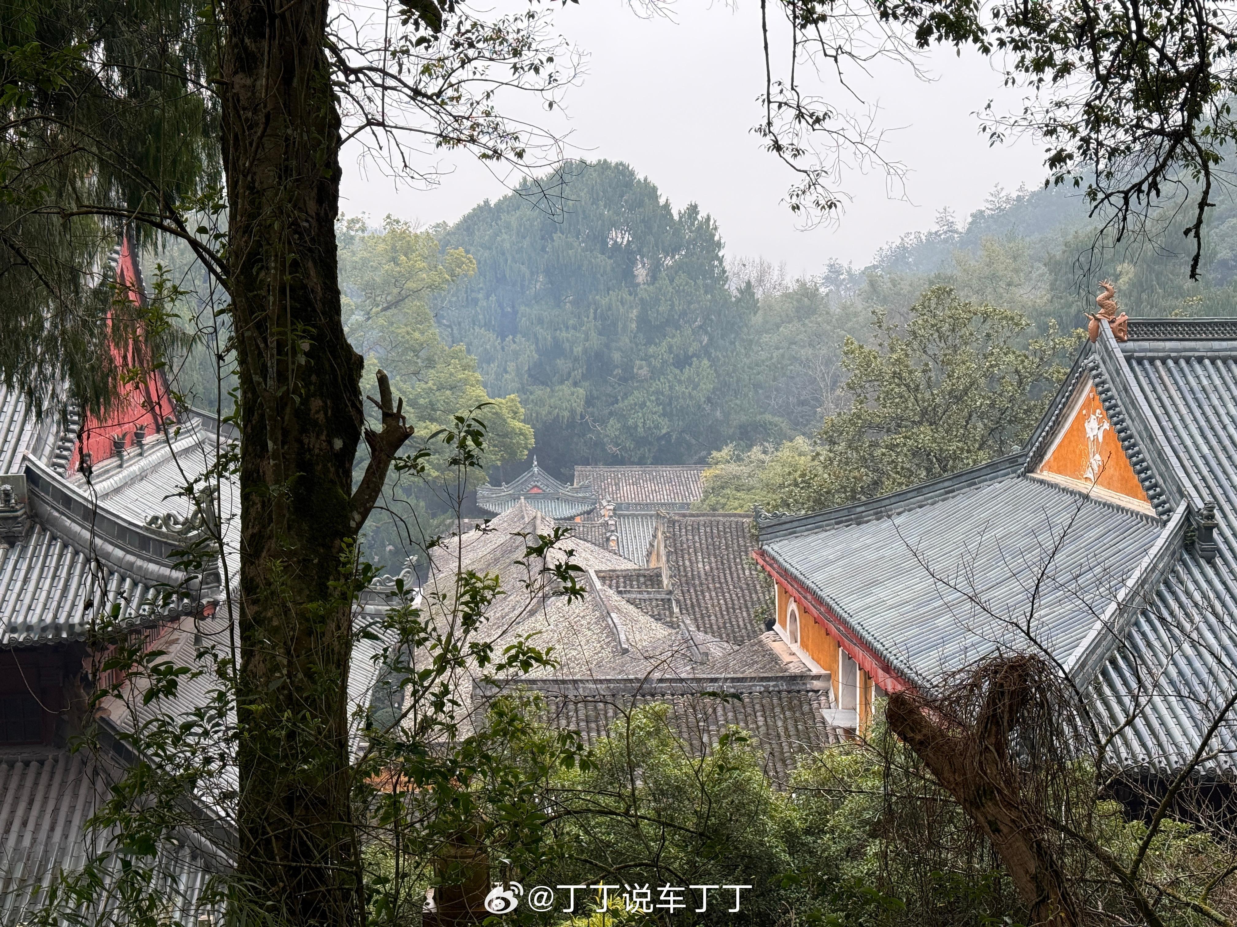 南朝四百八十寺，多少楼台烟雨中。 