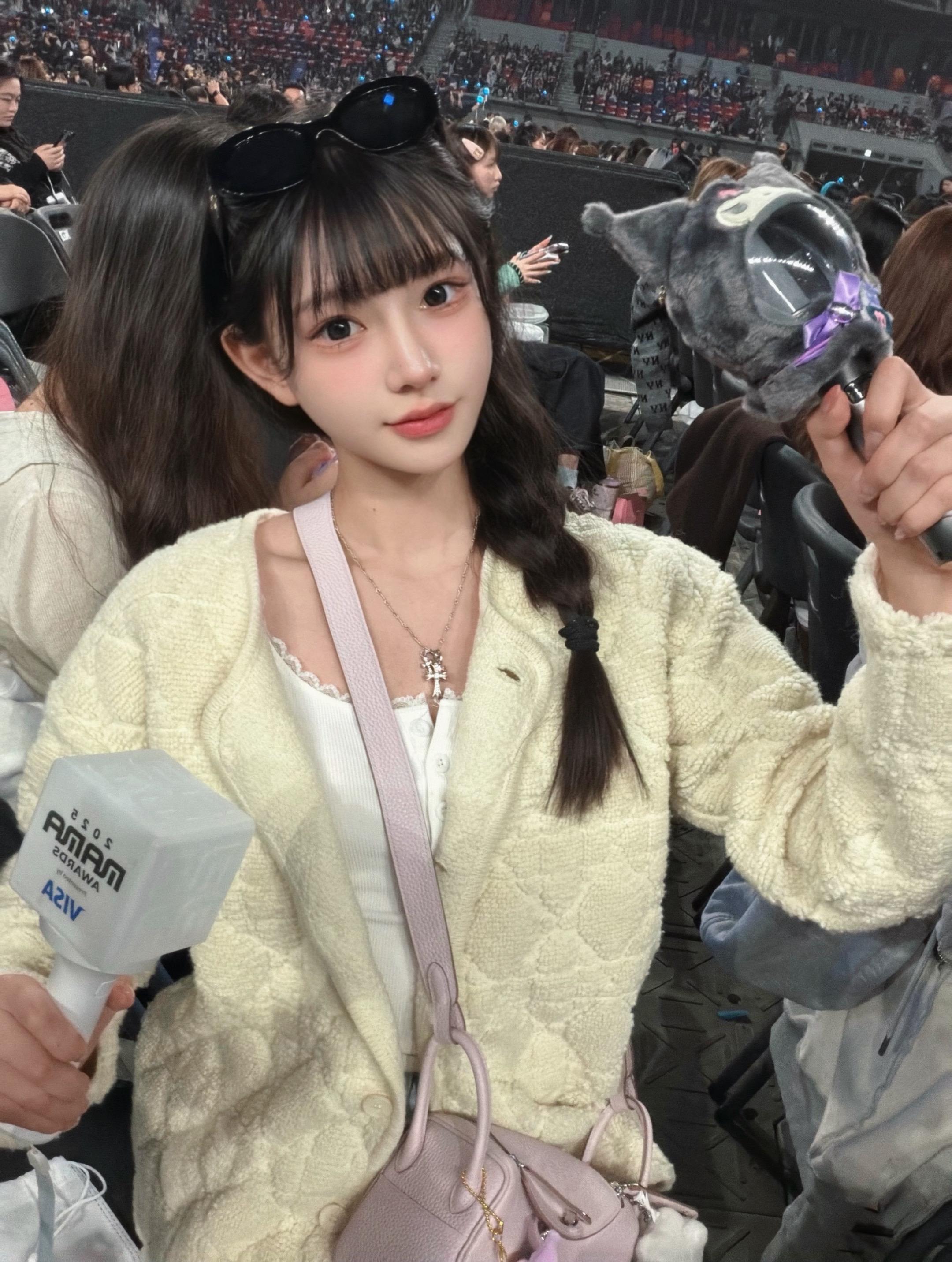 人一定要靠疯狂爱上什么东西 来维持自己的生命力💗