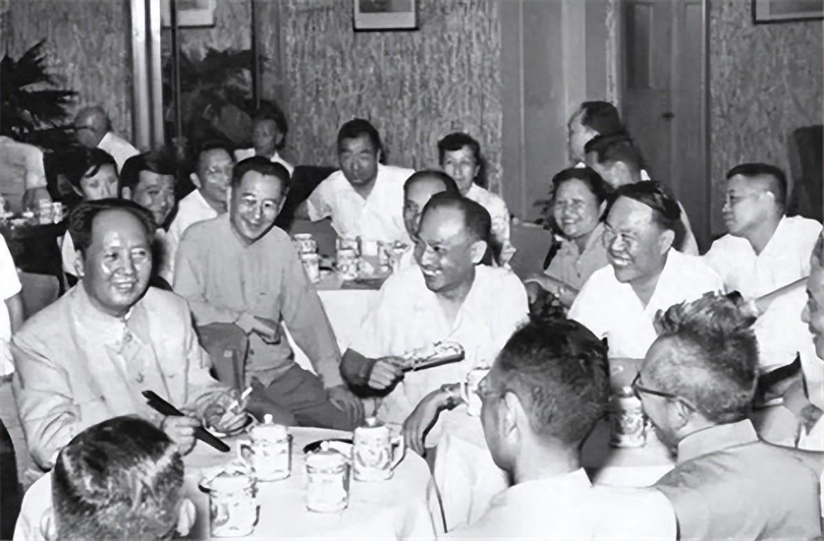 1957年罗稷南问毛主席：如果鲁迅活着现在会怎样？主席：两种结局

“1957年