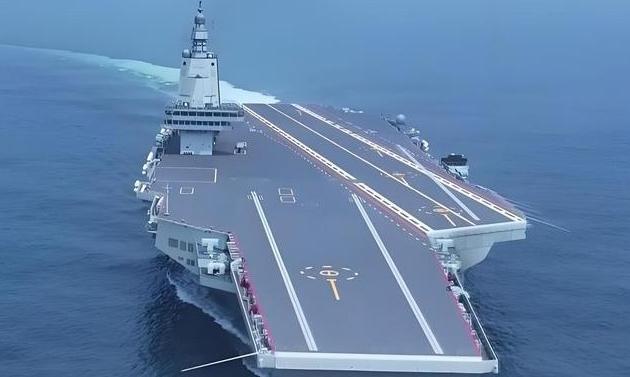 为什么福建舰海试一拖再拖，却迟迟不交付？答案并非“有问题”，而是中国海军已经把它