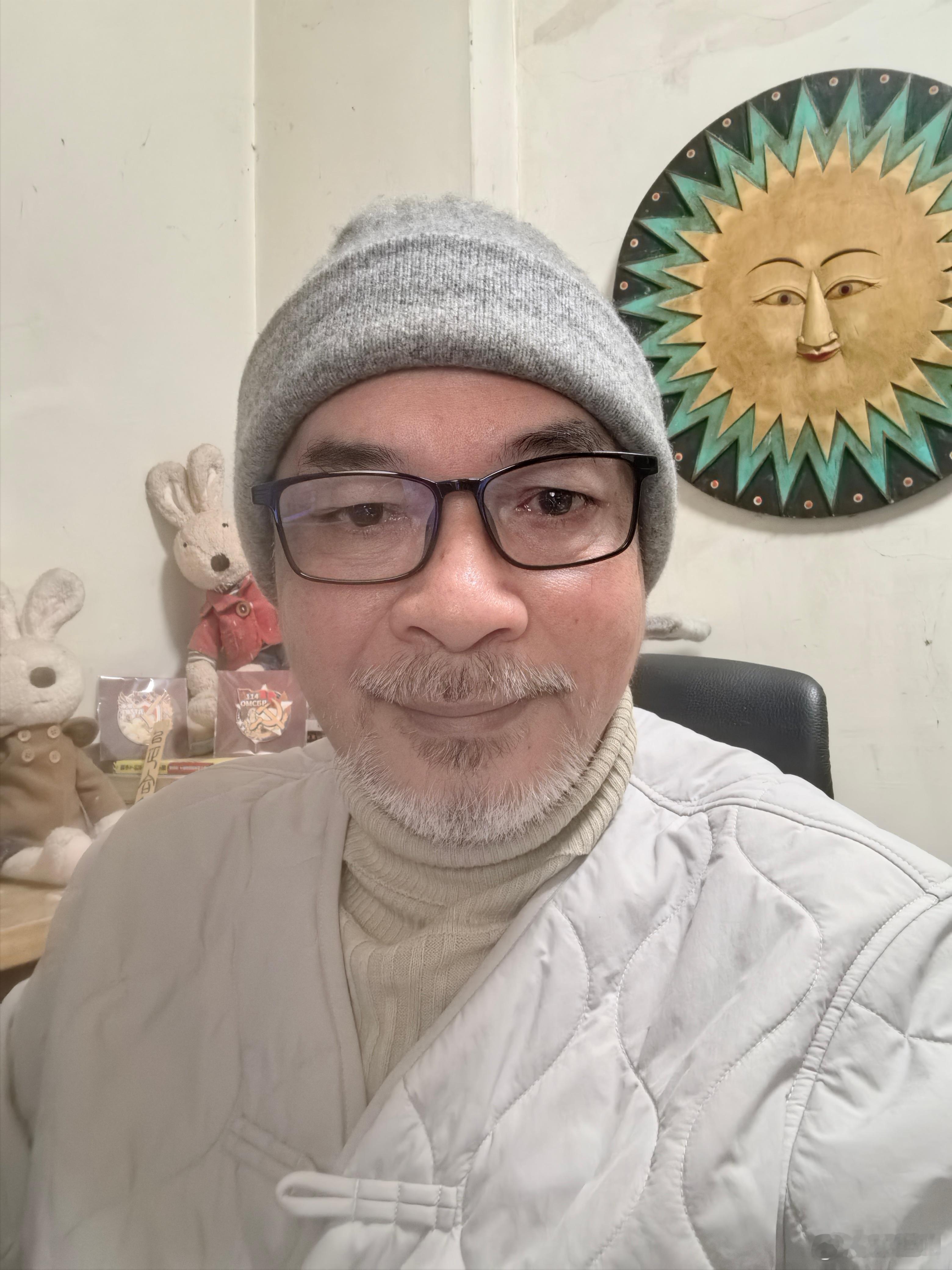 天氣冷，在家讀書。 