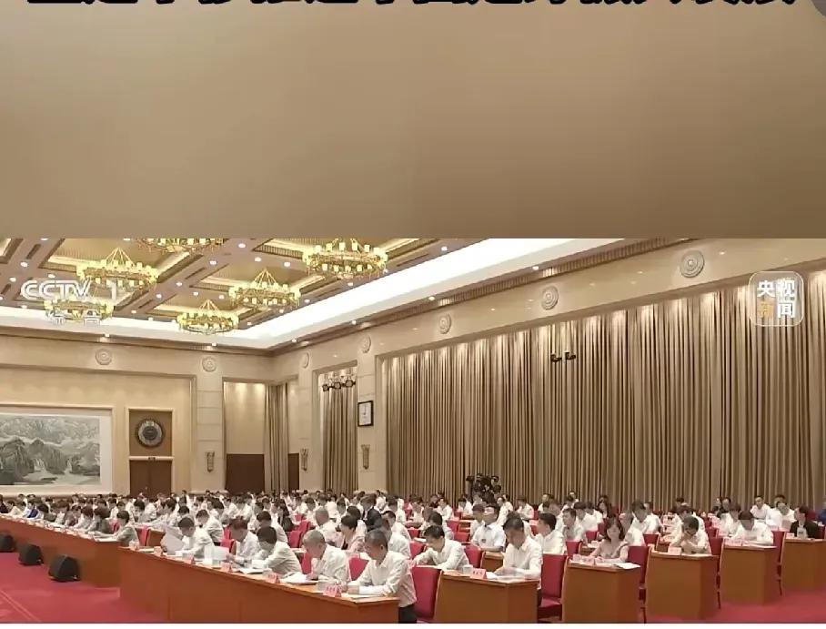 国家终于出手了！高级别的全国足球工作会议召开了，这在历史上还是第一次。
全国足球