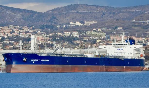 央视记者当地时间3月29日获悉，一位美国官员透露，美国海岸警卫队允许一艘满载原油