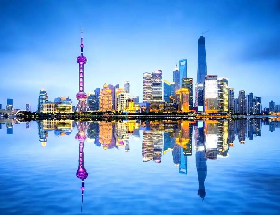 上海，绝！实在是绝！
 
谁能想到，在寸土寸金的高楼背后，上海竟不声不响干了件大