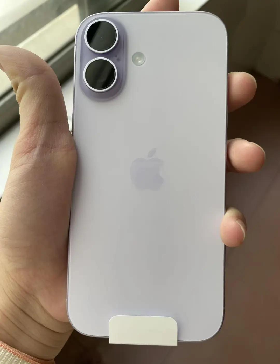 Pdd 拿下 iPhone17 安全下车
一大早顺丰就送货上门，快递员态度超暖心