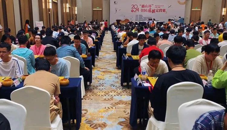 定段赛~11人率先晋级决赛~成功定段一步之遥



全国围棋职业定段赛被誉为每年