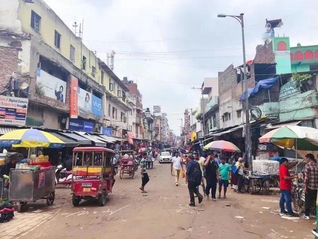 前两年，当我第一次在印度旅游，来到他们首都新德里火车站的时候，简直被眼前的景象给