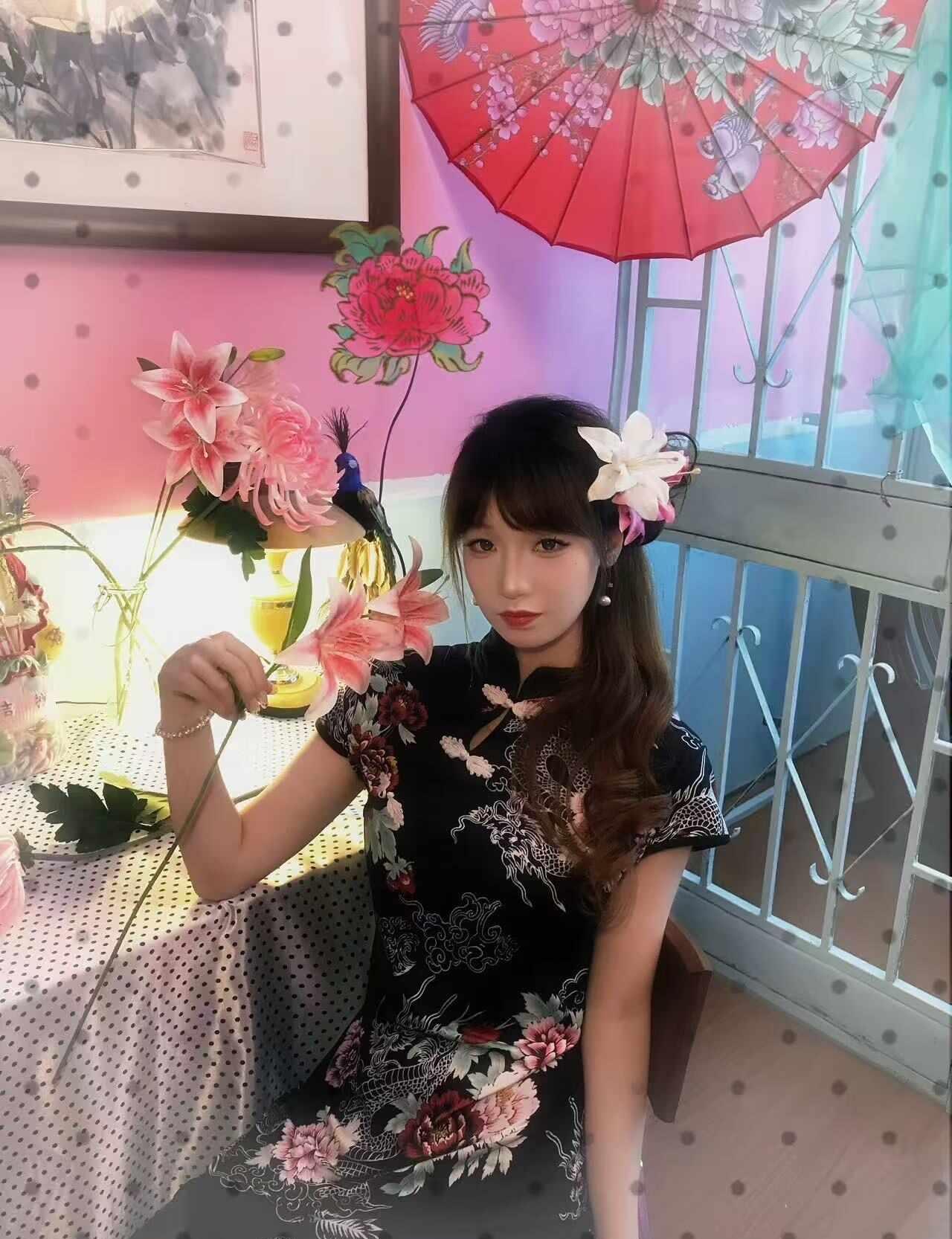 潍坊｜顾客老师的权威返图🖤
我们店里的旗袍和老师一样貌美的呀
最近顾客老师们来