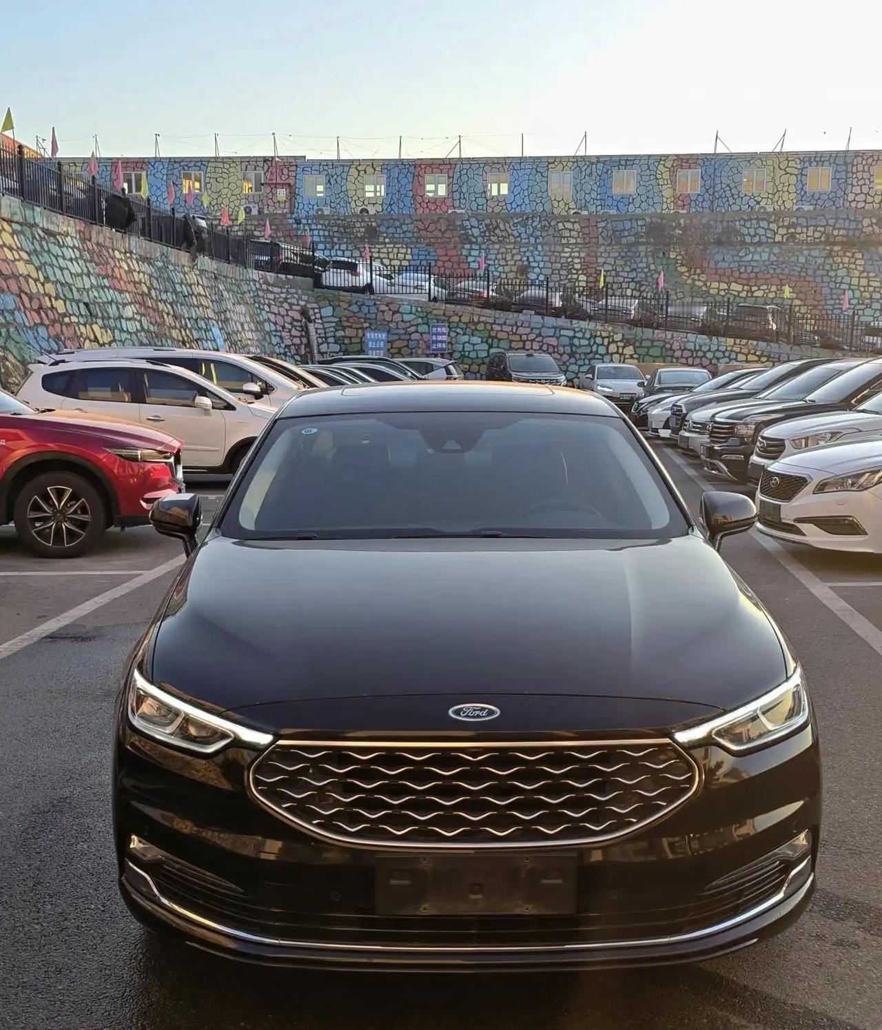 当年我第一次看到金牛座这款车，就感觉这车大气稳重，气场挺足的，外观设计的也极具特