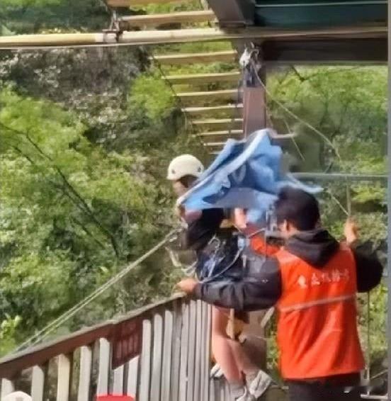 不和解耗着有意义吗？

很多人说四川秋千坠崖女孩家属太过于着急了些，事情发生才一
