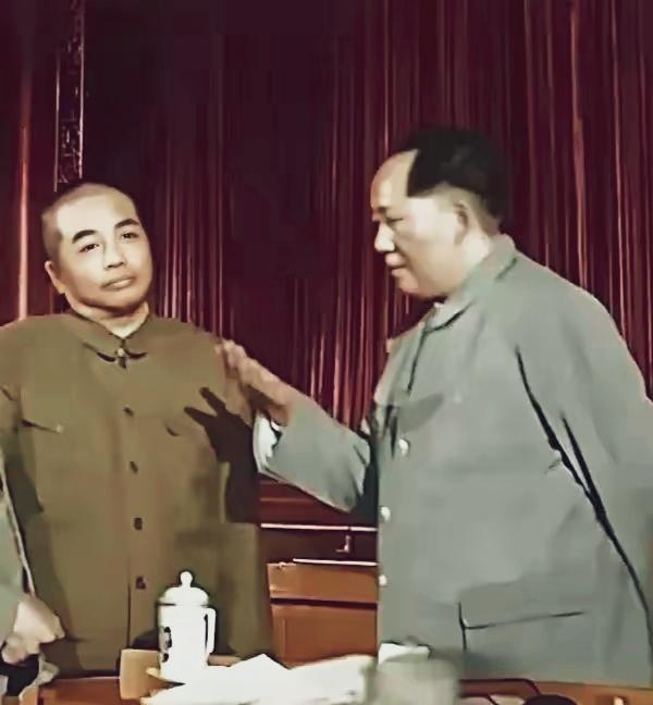 那年，志愿军司令员彭德怀回国汇报抗美援朝，毛主席面授机宜…
鸭绿江抗美援朝 缅怀