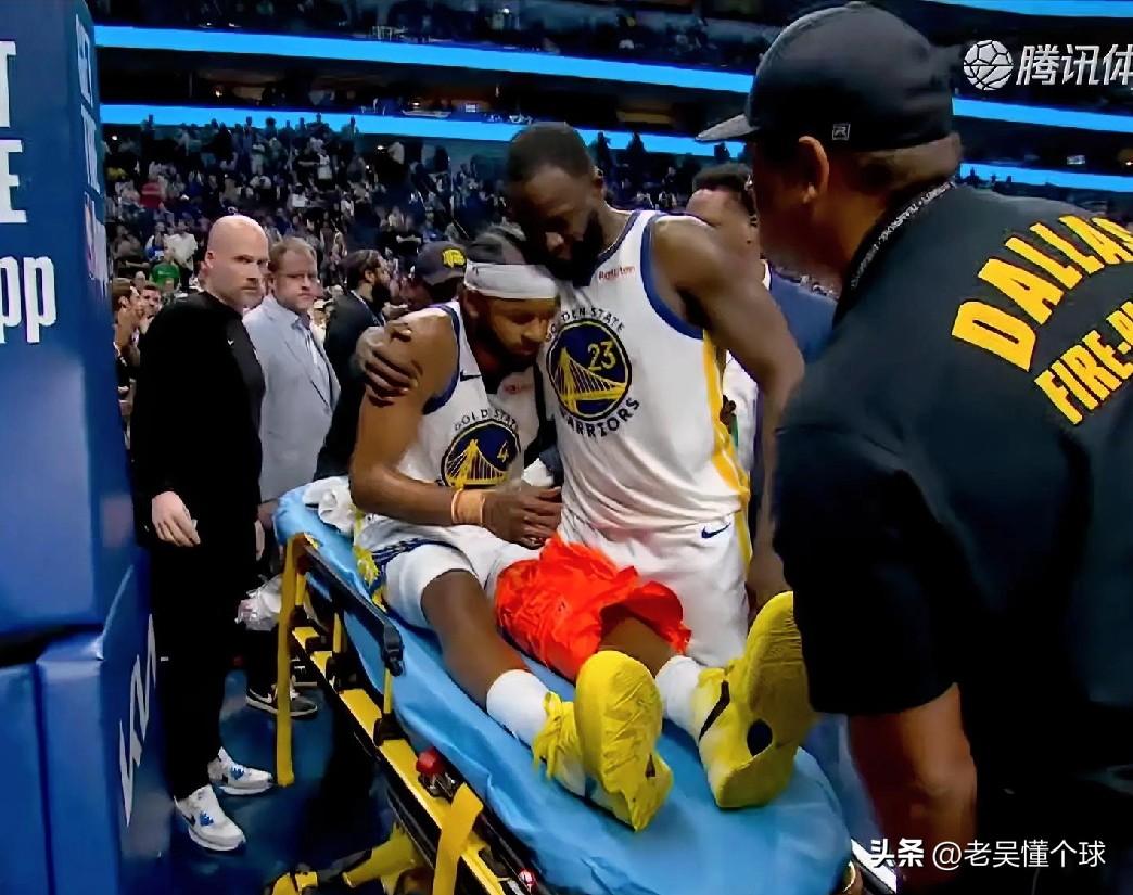 这个时候，追梦尽显老大哥风范。

在穆迪受重伤被抬上担架车的时候，追梦一直在鼓励