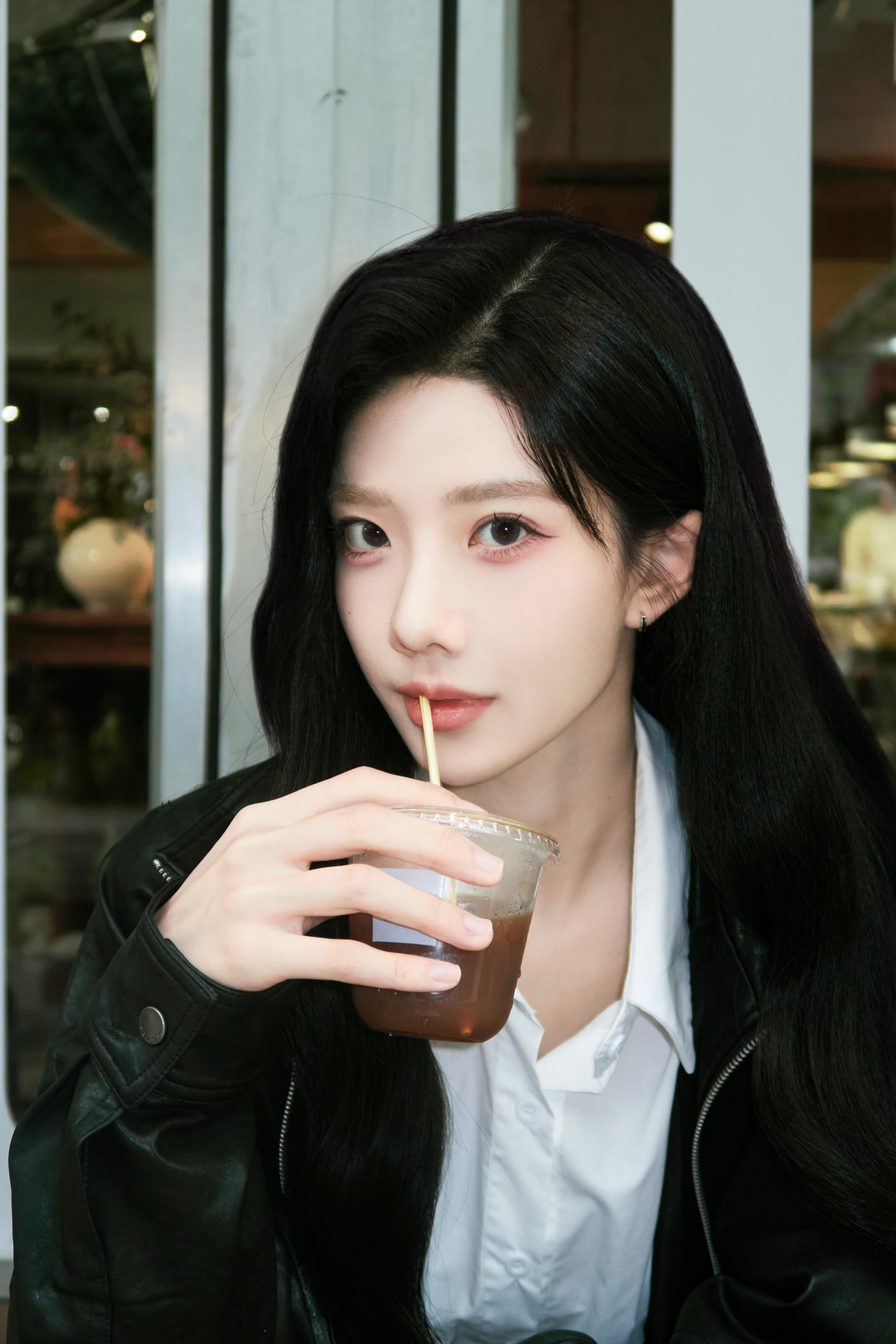 沈梦瑶🍠四宫格营业黑色皮衣look好漂亮~ 