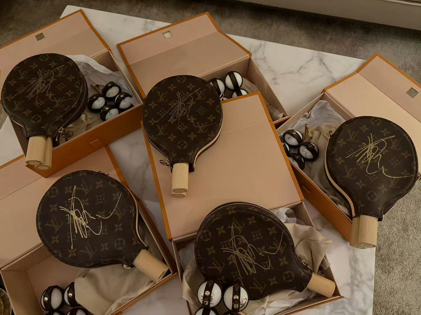 羡慕哭了          签名，合影……©️好朋友好要常常见面 