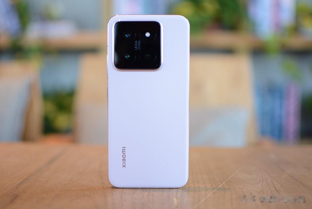 最近看到不少网友从苹果iPhone换到了小米14系列，总结有以下几个原因：

1