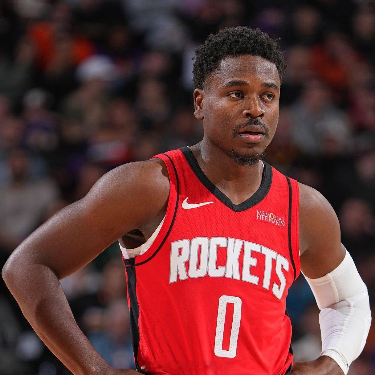 另外，特别要感谢阿隆-霍乐迪，他替补出场，顶替了伊森的位置，发挥了至关重要的作用