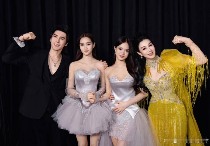 钟丽缇张伦硕谈四胎 面对四胎两人态度一致，不勉强不强求，坦然接受身体的风险，也保