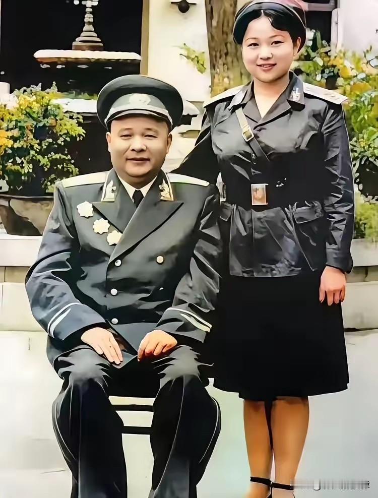 1961年珍贵合影！八一建军节，开国大将为入党女儿庄重留影
 
1961年的八一