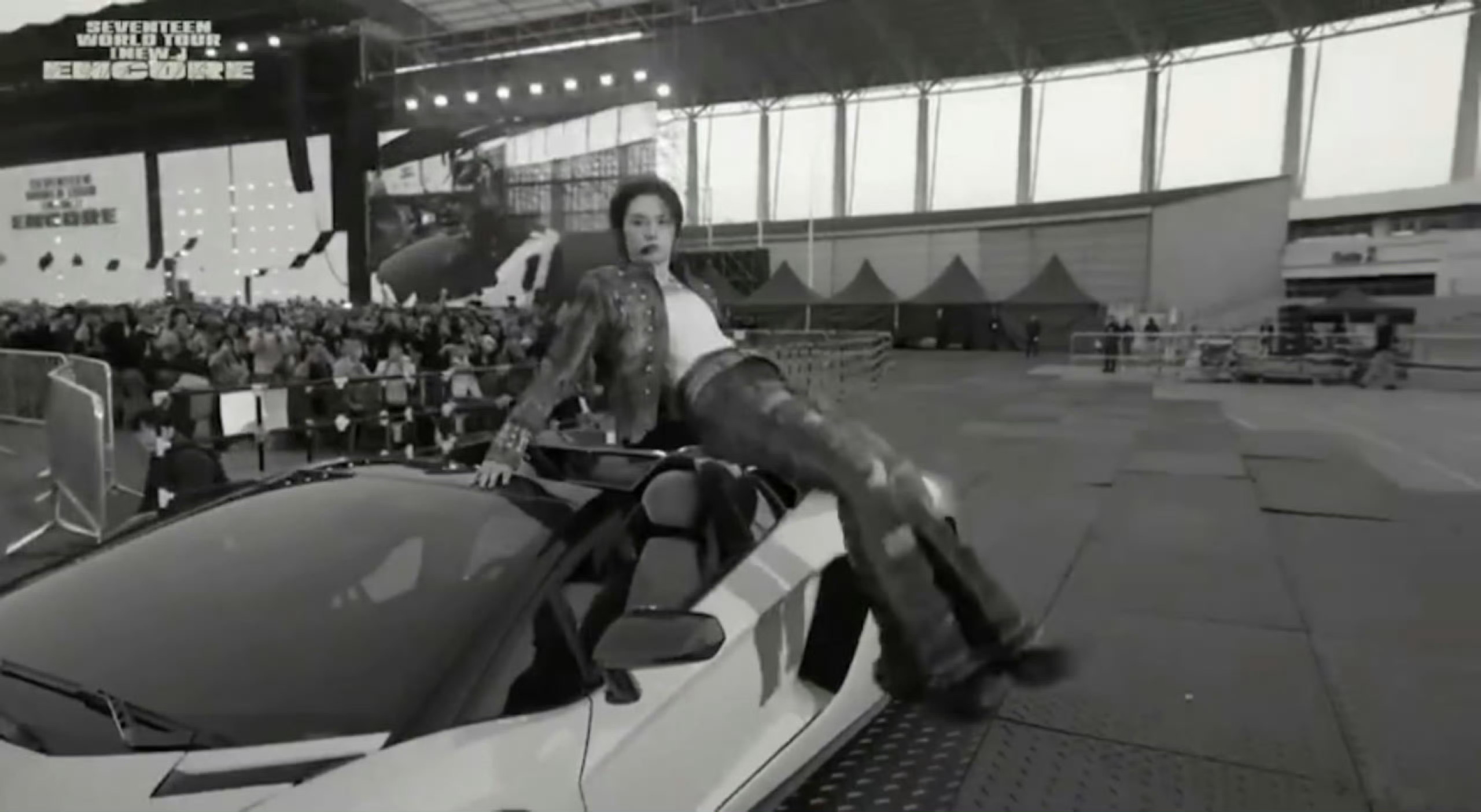 文俊辉从跑车跳出来这一下帅死了，这动作一气呵成！ 