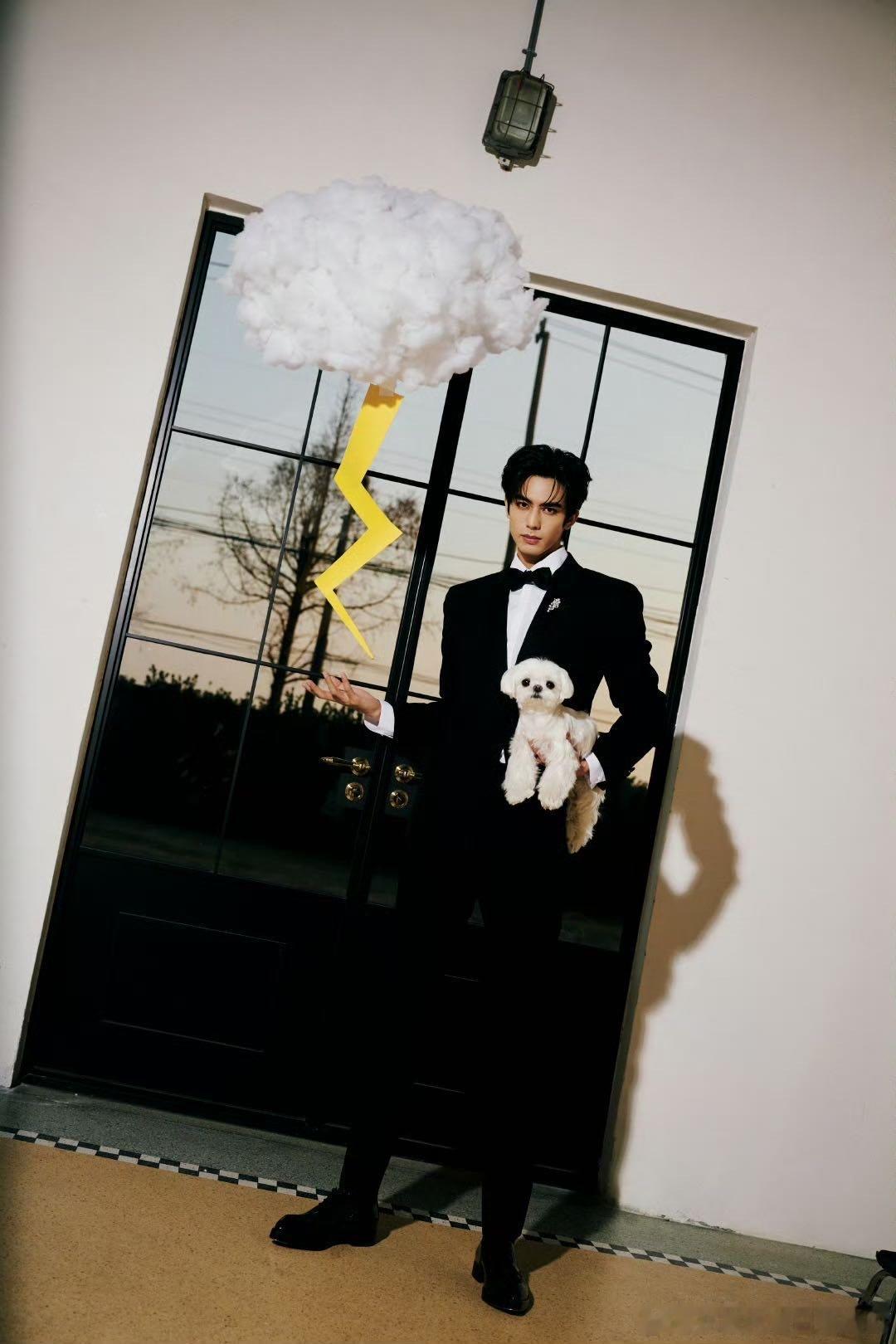 宋威龙小王子照进现实 宋威龙这帅气的脸庞和优雅的气质妥妥的小王子呀！真的帅气逼人