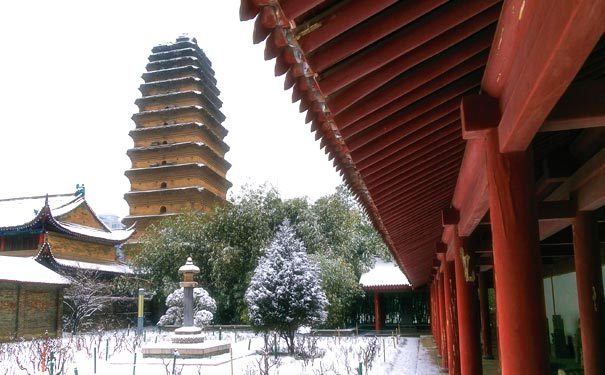 西安大雪西安一下雪，就成了长安北京一下雪，就成了北平南京一下雪，就成了金陵苏州一