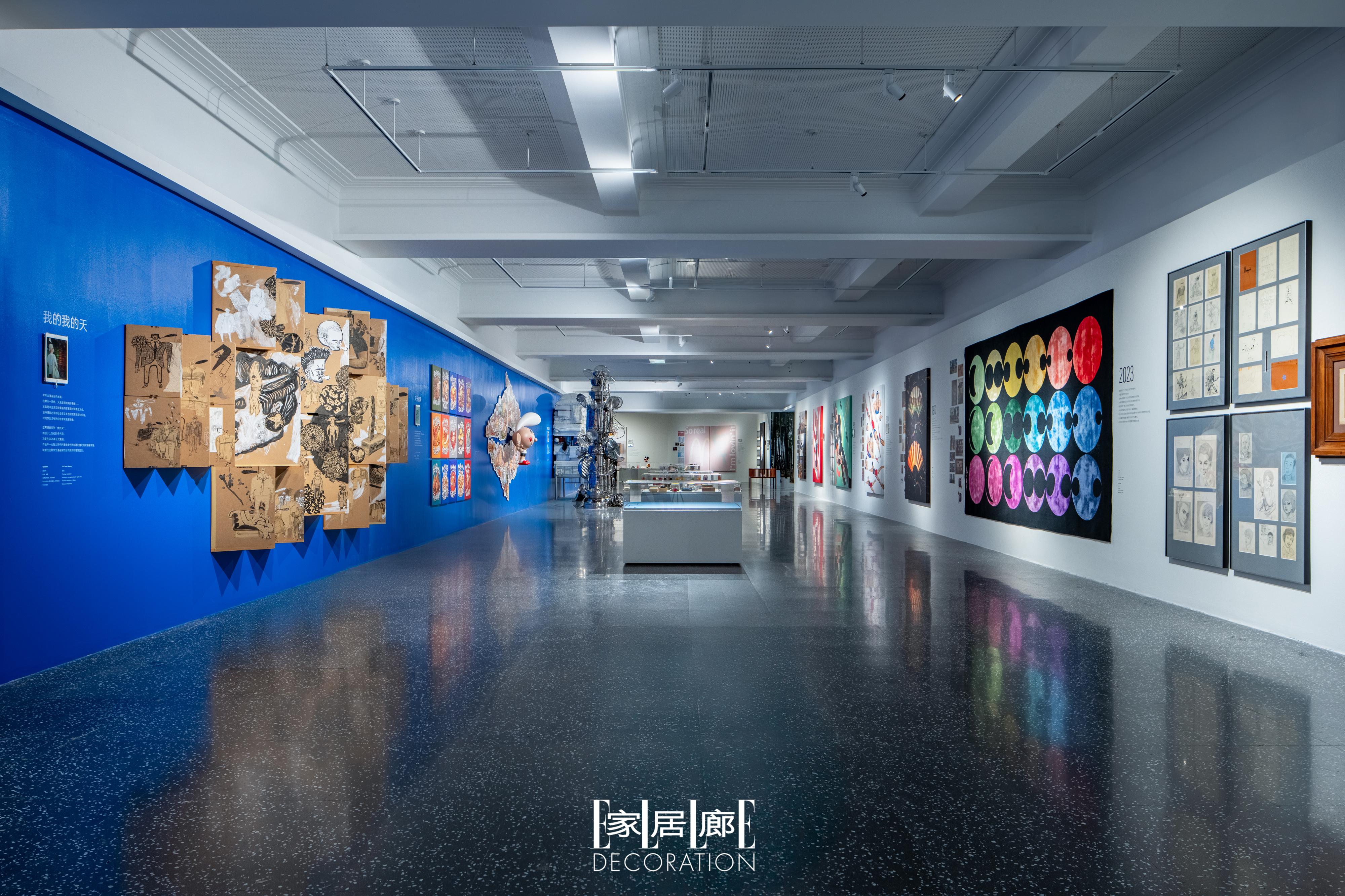 这场展览，藏着他们跨越50年的烟火与锋芒。陈幼坚 与欧阳应霁，一位是5...