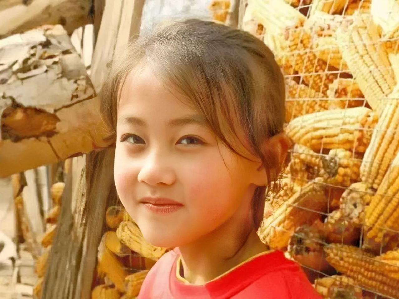 还记得当年的宁夏最美微笑女孩铁嘉欣吗？那也是真的是微微一笑很倾城！几年过去了，铁