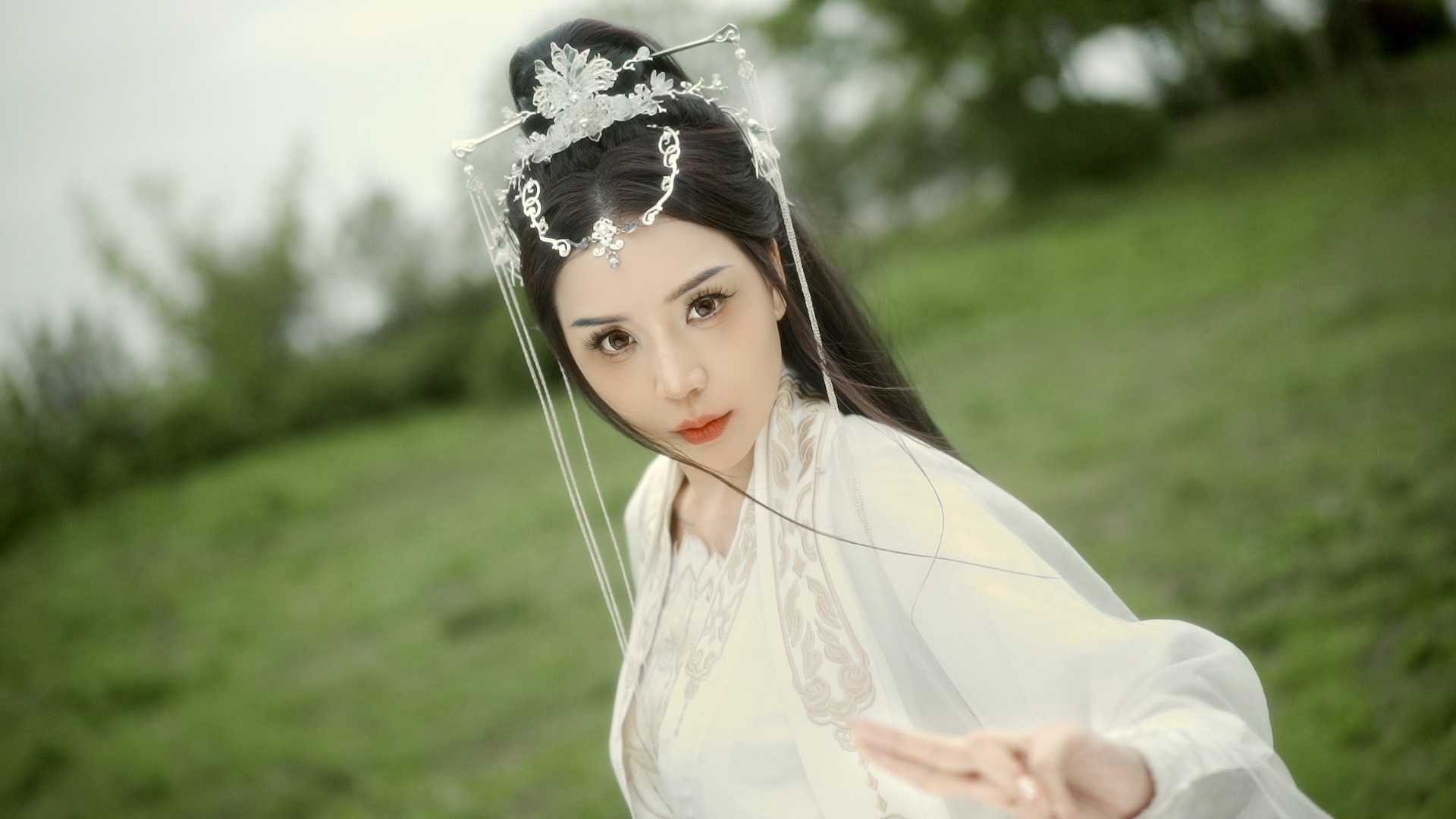最是人间逍遥客，万里江湖任我行！在古代我一定是个行侠仗义的侠女.哈哈[笑cry]